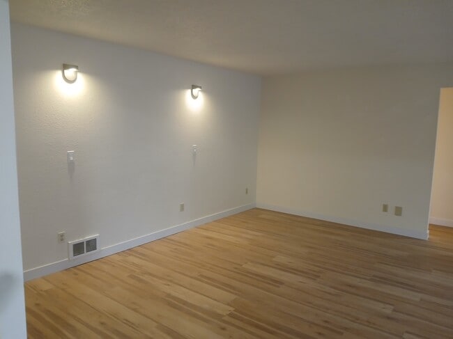 Photo - 7622 Chinook Ave