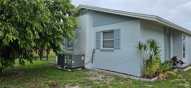 Building Photo - 1228 SE 37th St Rental