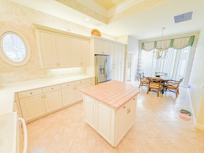Photo - "Luxurious 3-Bedroom Bradenton Retreat with Granite Elegance & Guest Suite -