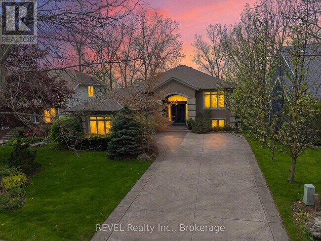 Photo - 661 Clarence St