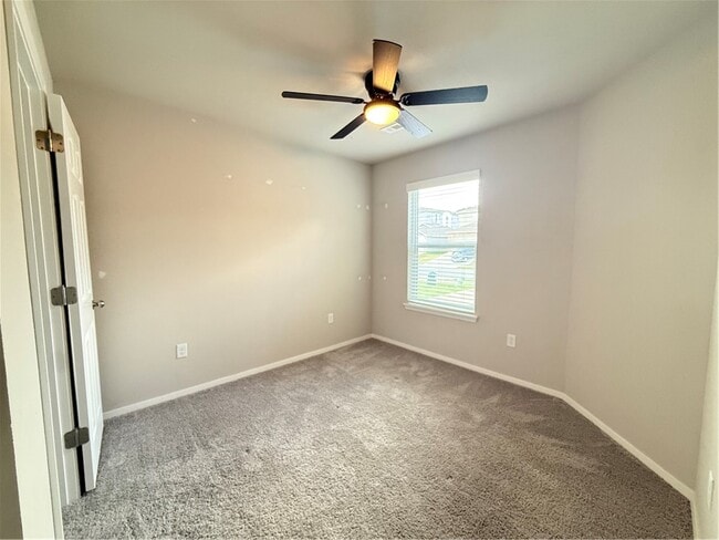 Photo - 831 Fairlane St