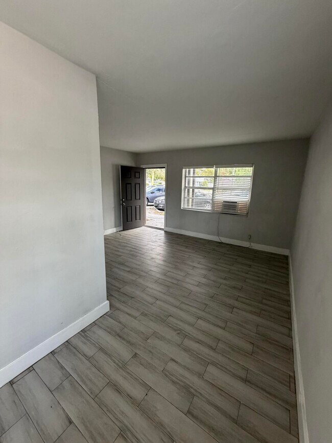 Photo - 2722 Poinsettia Ave Unit 16