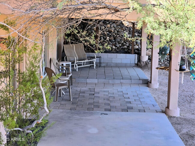Building Photo - 1290 W Cherokee Ln Unit Bsmt Rental