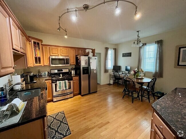Building Photo - 12 Parker St Unit 1 Rental