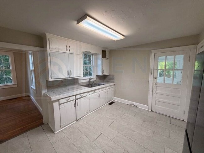 Photo - 3 Bedroom Home Available in Columbia