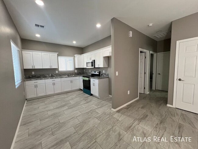 Building Photo - 51 W Lester St