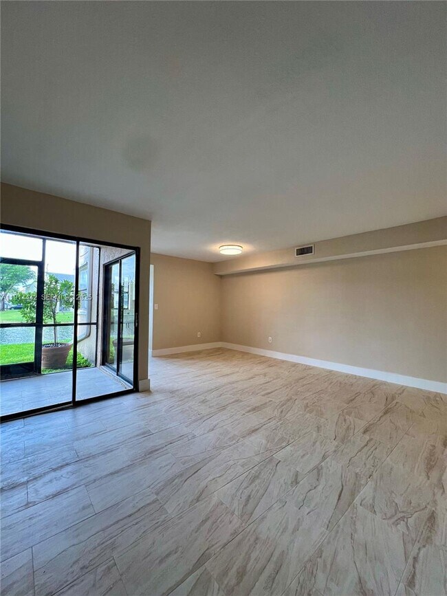 Photo - 1080 N Franklin Ave Unit 1080J