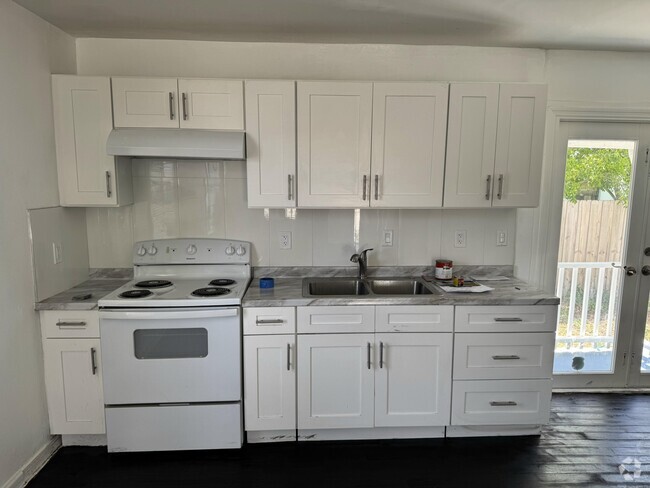 Building Photo - 5000 Lake Ave Rental