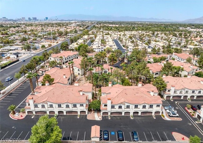 Photo - 2975 Bluegrass Ln Unidad 824
