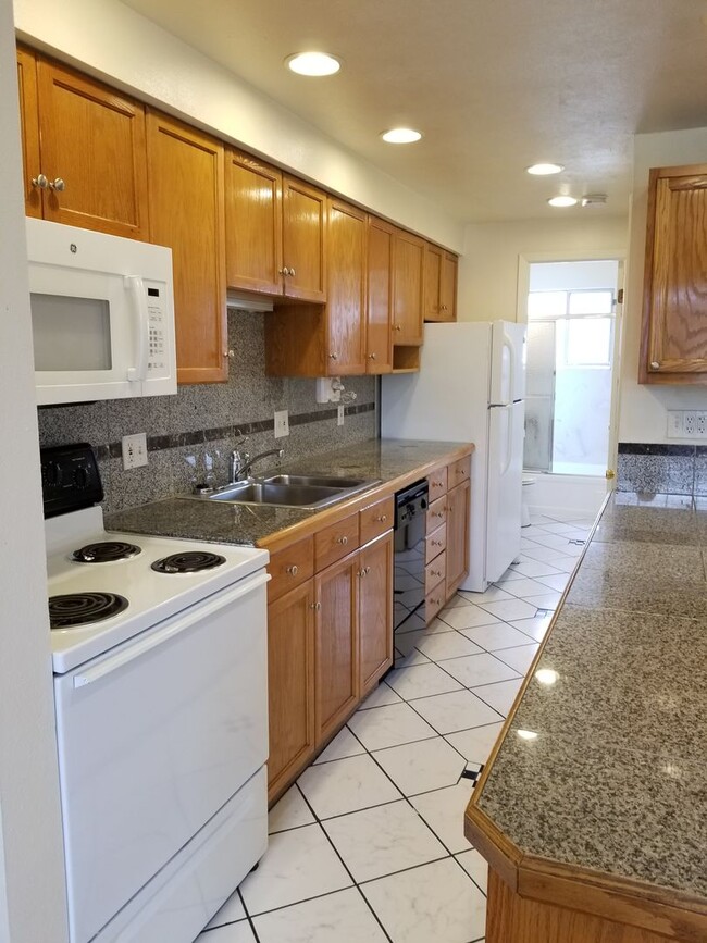 Photo - NEW LOW PRICE! Charming TOP FLOORr 1 BD in... Unit 640-304