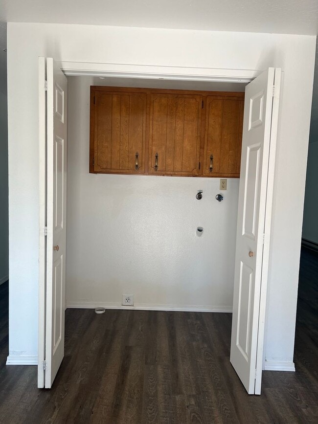 Photo - 2 bedroom 1 bathroom - Triplex - Moyina Heights - South Suburbs