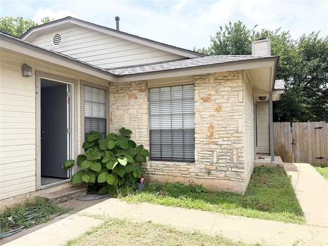 Photo - 1915 Margalene Way