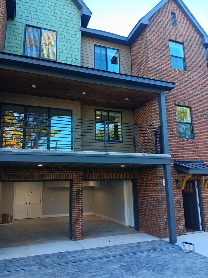 6 Bedroom Townhome in Fort Sanders | Walk ... - 6 Bedroom Townhome in Fort Sanders | Walk ...