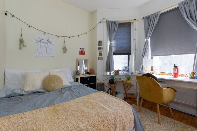 Photo - 9/1 Sunny top floor 2BR with balcony near Packard's Corner!