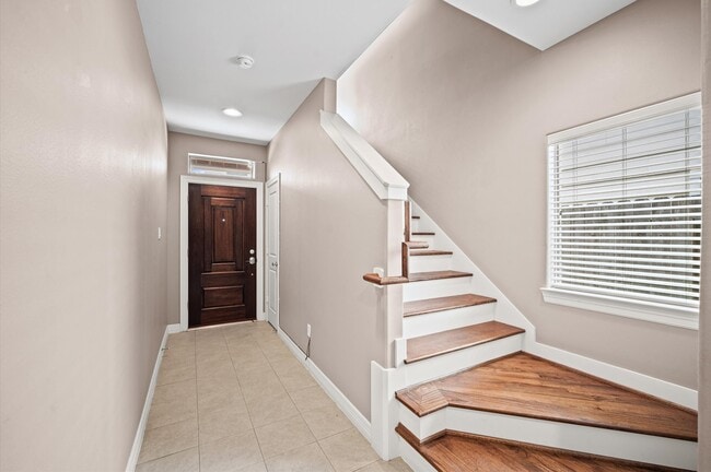 Photo - 3840 Center St