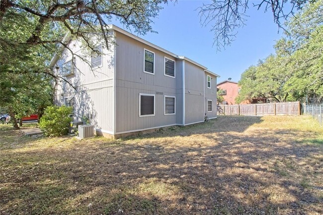 Photo - 401 Hedgewood Dr