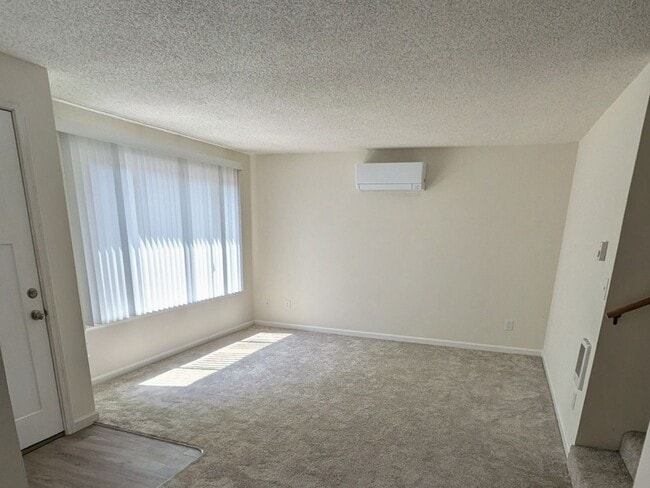 Photo - Available Now! 2 bedroom and 1 bath duplex Unidad 1555