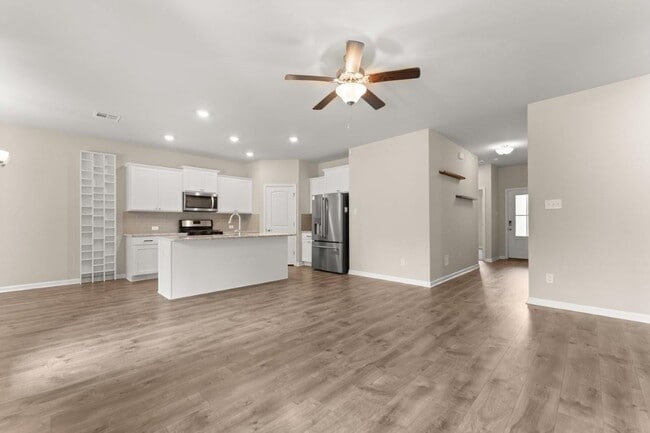 Photo - 1647 Reserve Dr