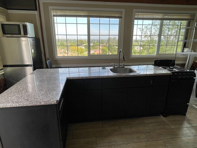 Building Photo - 19122 Clymer St