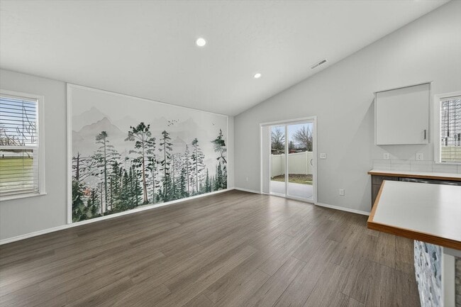 Photo - 878 W Jasper St