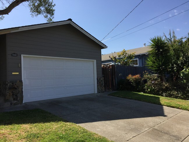 Photo - 15551 Cranbrook St House