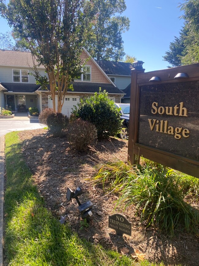Photo - 4 Rathfarnham Rd Unit 2 BR 2 BTH FURNSHED CONDO