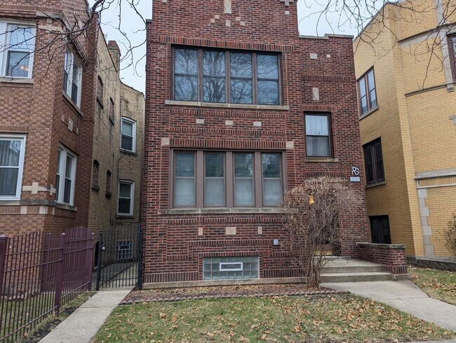Building Photo - 5650 N Spaulding Ave Unit 2