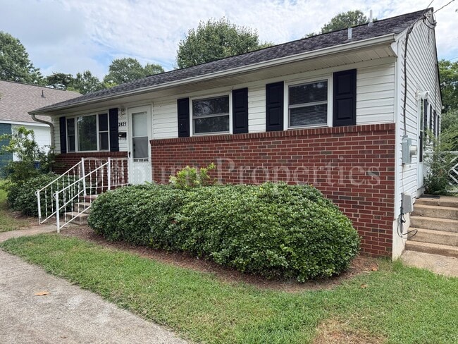 Building Photo - 2825 S Main St Rental