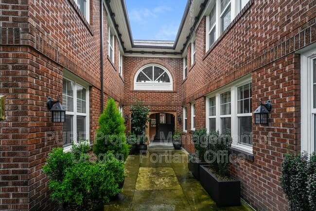 Photo - 701 NE 28th Ave