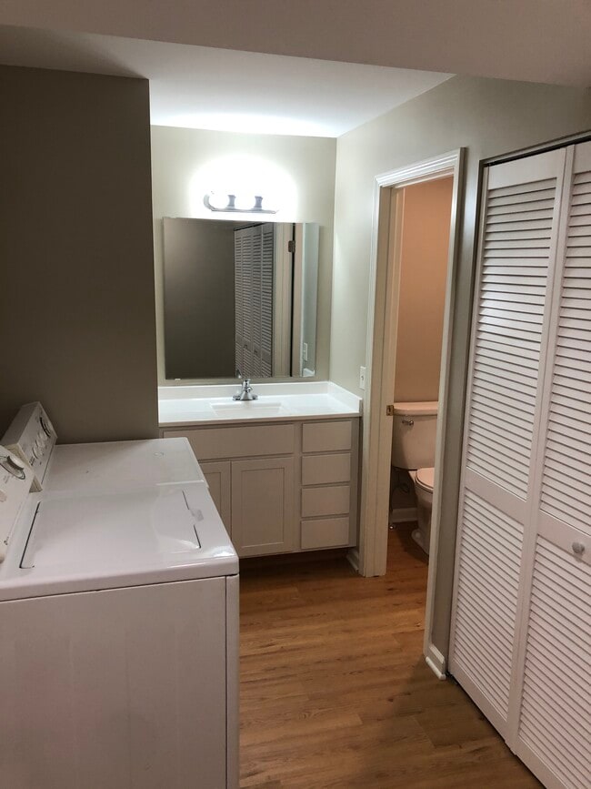 Laundry - 630 Hubert St NE