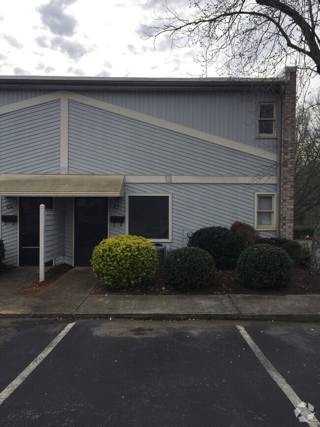 Building Photo - 2 Bedroom 1.5 Bath Townhome Available in T...