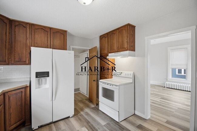 Photo - 401 3rd Ave SW