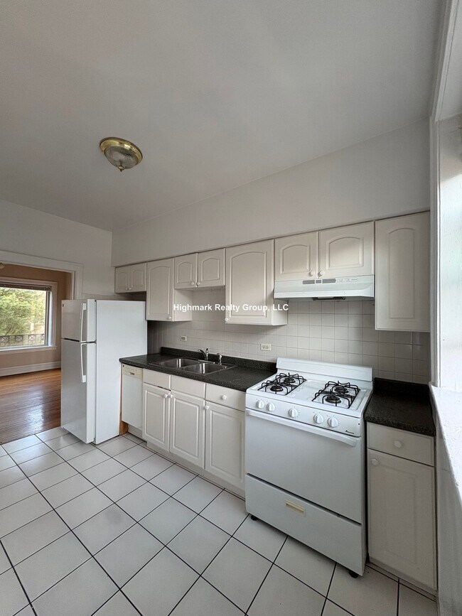 Building Photo - 830 Reba Pl Unit 3OS