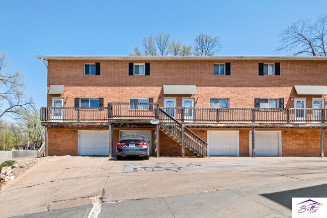 Building Photo - Coming Soon! Unit 2 Rental