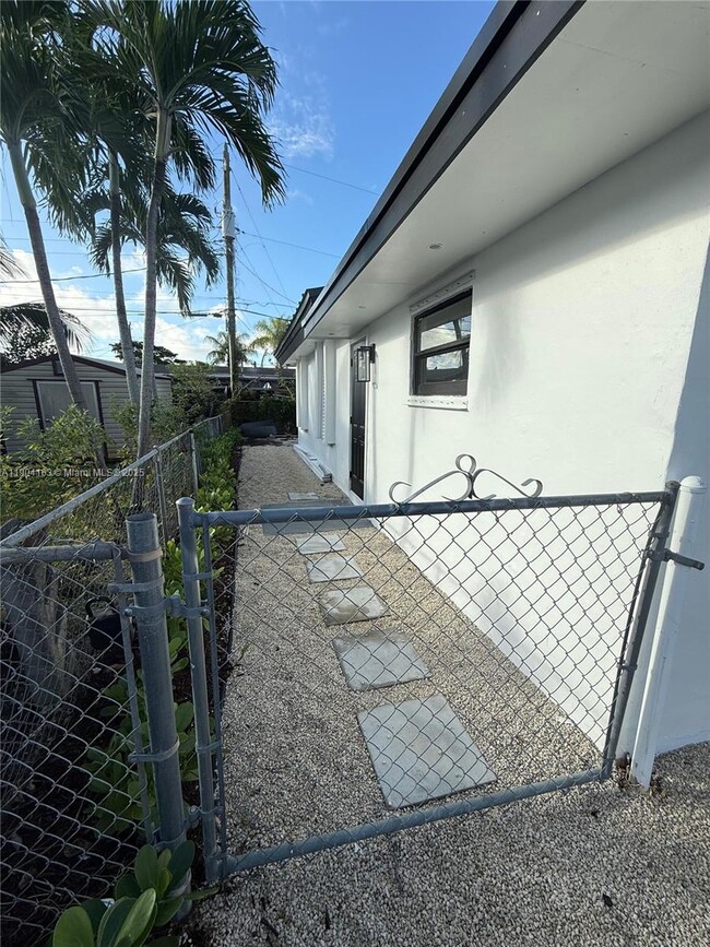 Building Photo - 5666 Mayo St Unit 1