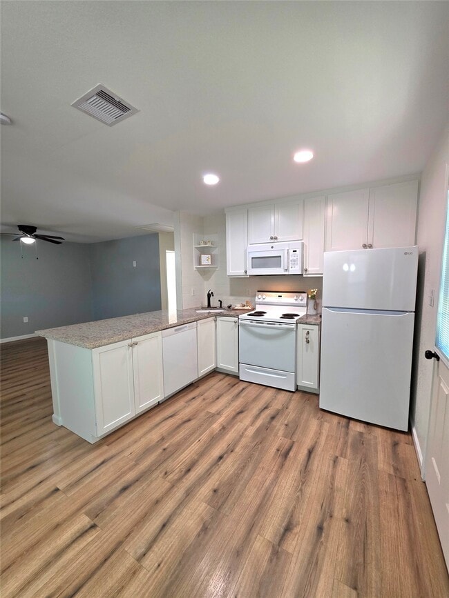 Photo - 5422 Pine Ave