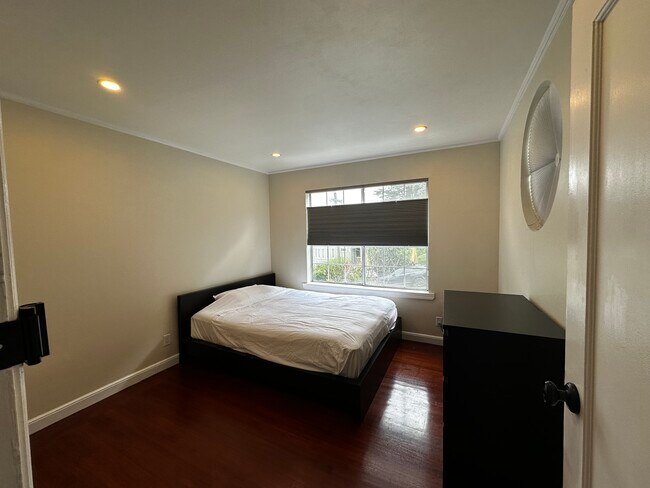 Photo - 19 Miramar Ave Unidad Studio BD