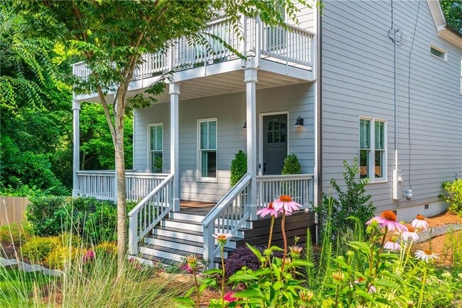 Photo - 940 Longley Ave NW