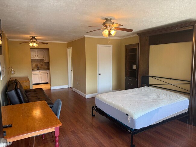 Photo - 405 Dunwoody St Unit 13