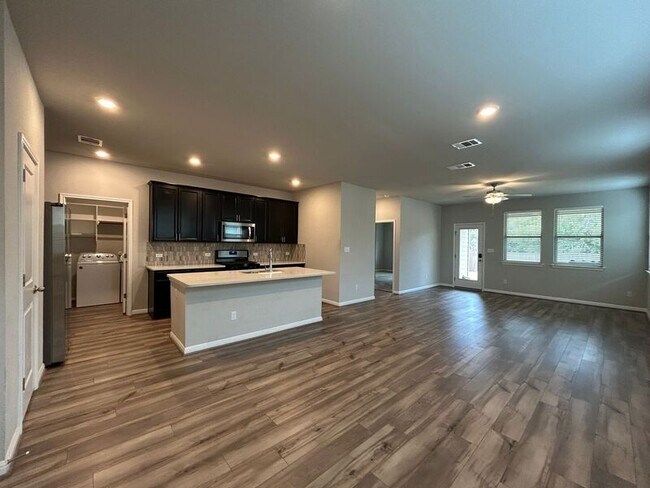 Photo - 101 Neterland St