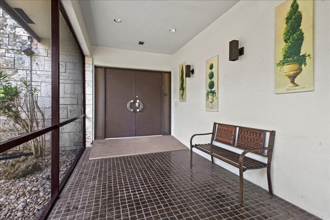 Photo - 5304 Woodlands Blvd