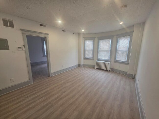 Photo - 105 S Victoria Ave