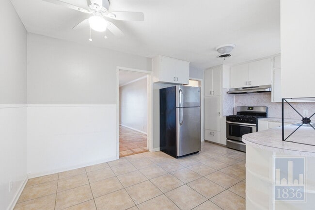7604 Delafield Ln