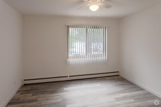 1BR, 1BA - 855 SF