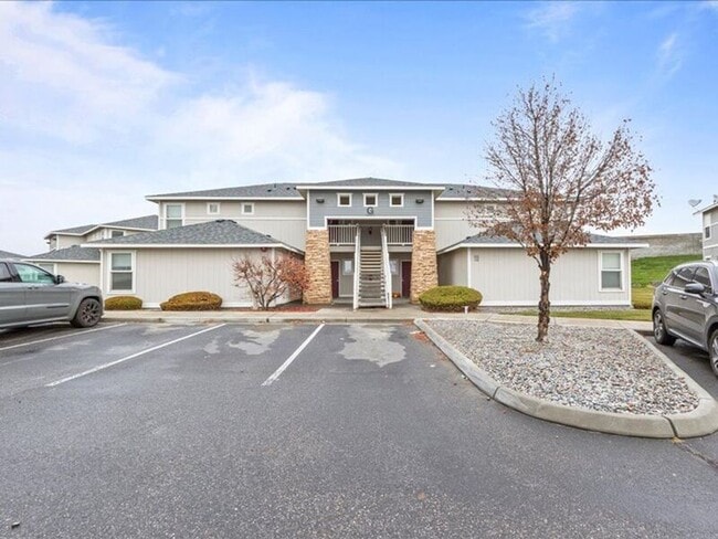 Building Photo - 6005 Chapel Hill Blvd Unit #G202