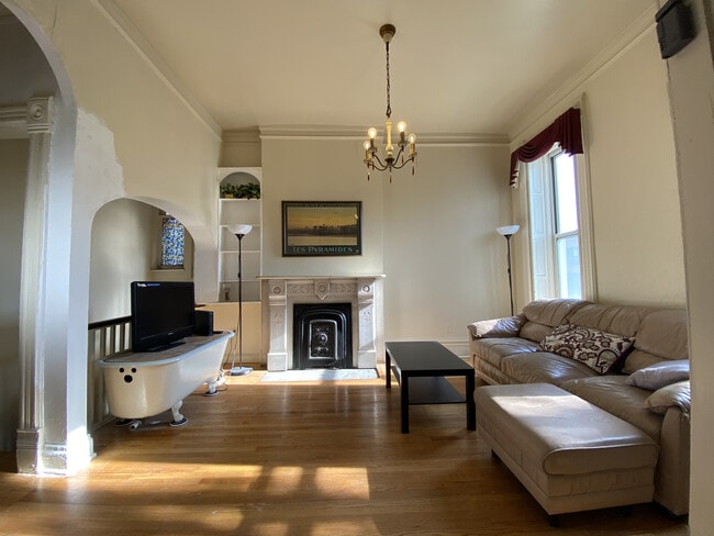 Building Photo - 917 S Loomis St Unit 1 Rental