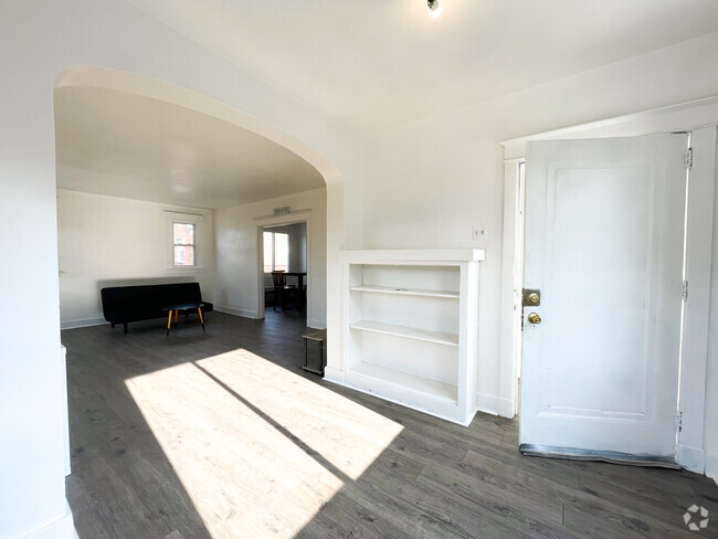 Building Photo - 5724 Beacon St Rental