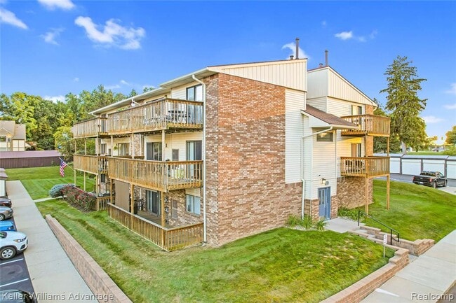 Photo - 855 S Pontiac Trail Unidad A205