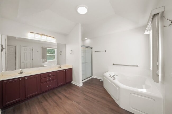 Photo - 3251 Thunderbird Ct E