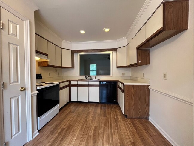 Photo - Cozy Deck with view of Creek! Large Bedroo...